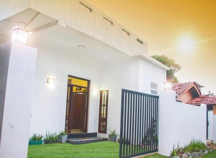 Aloevera Villa Негомбо Екстериор снимка